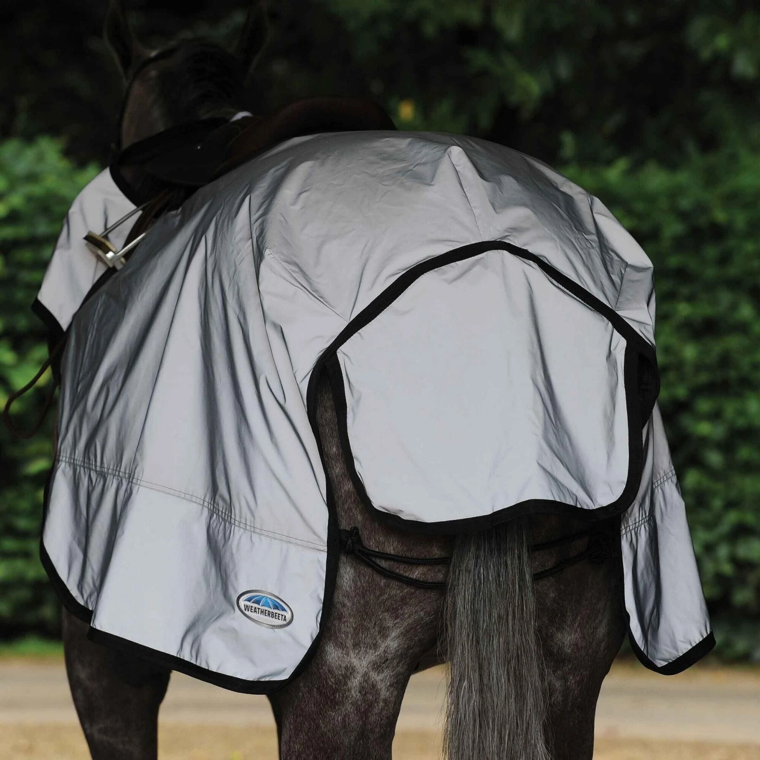 Weatherbeeta Reflective Wrap Around Horse Exercise Sheet (Silver/Black) 4 Weatherbeeta Reflective Wrap Around Horse Exercise Sheet (Silver/Black) - Image 4
