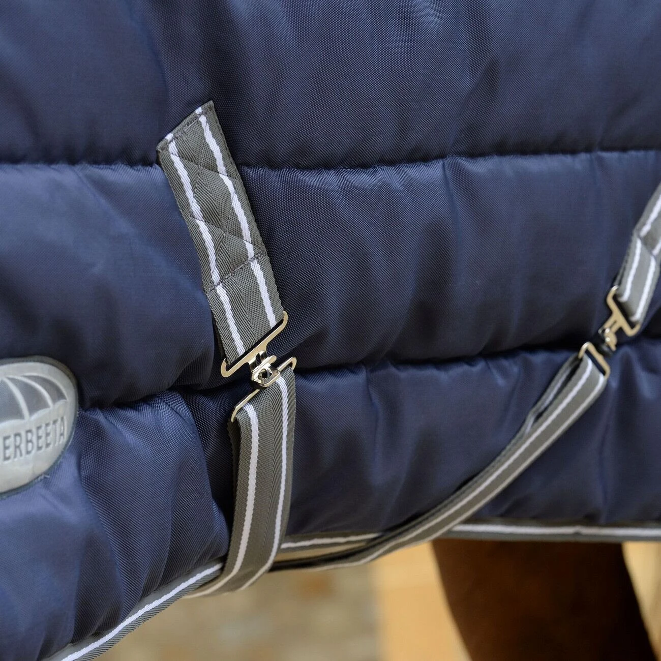 Weatherbeeta Comfitec PP II Combo Neck Channel Quilt Heavyweight Horse Stable Rug 4 Weatherbeeta Comfitec PP II Combo Neck Channel Quilt Heavyweight Horse Stable Rug - Image 4