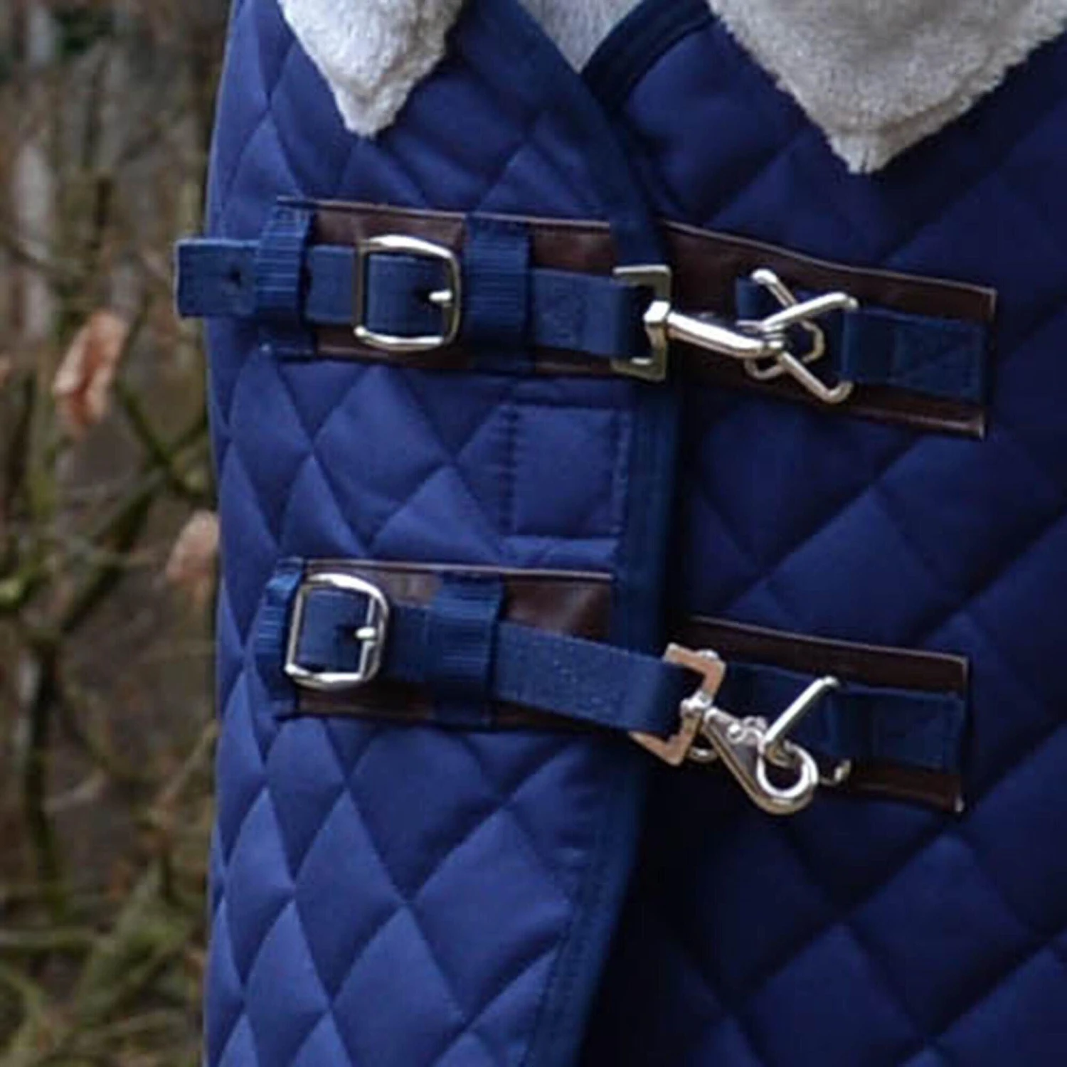 Weatherbeeta Comfitec Deluxe StandardNeck Quilted Midweight Horse Stable Rug (Navy) 2 Weatherbeeta Comfitec Deluxe StandardNeck Quilted Midweight Horse Stable Rug (Navy) - Image 2